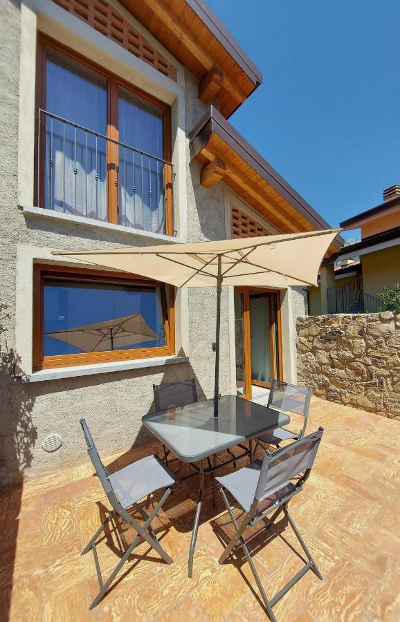 Our Happy Place - Casa Vacanze Per Il Viaggiatore Slow Манделло-дель-Ларио Экстерьер фото