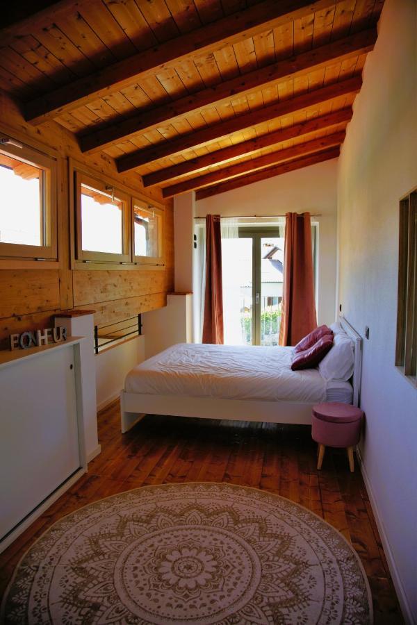 Our Happy Place - Casa Vacanze Per Il Viaggiatore Slow Манделло-дель-Ларио Экстерьер фото